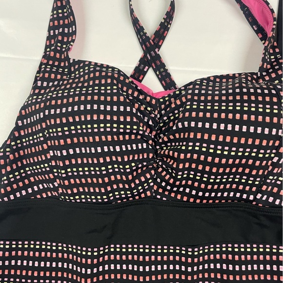 Lands End Lot of 2 size 12 swim tops. In great shape, same style. Built in cups. - Picture 5 of 5